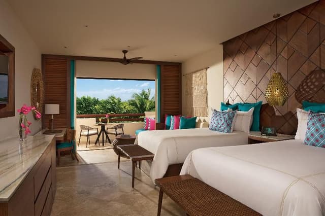 JUNIOR SUITE TWO DOUBLE BEDS