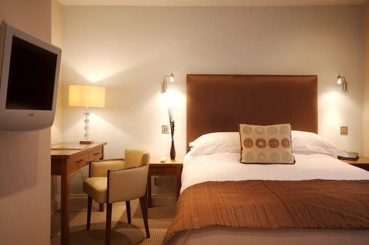 The George Hotel & Monty's1