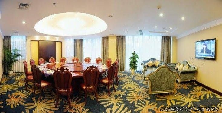 Golden Dragonball Hotel4