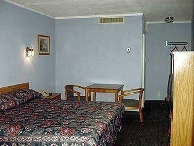 Meadowbrook Motor Lodge0