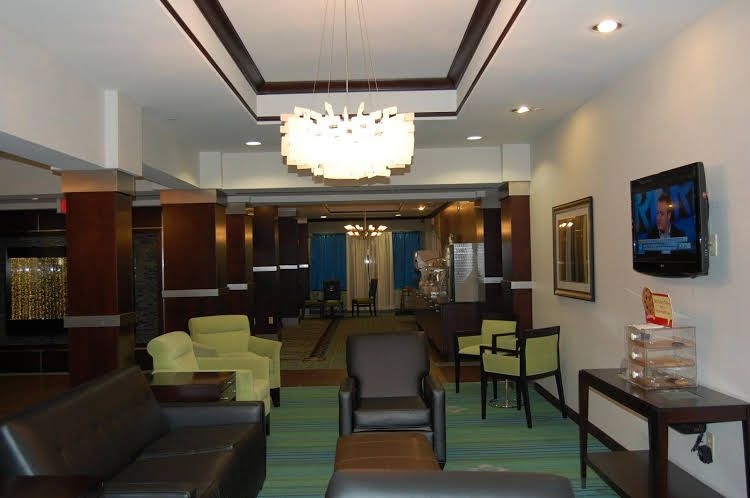 Holiday Inn Express and Suites - Stroudsburg1