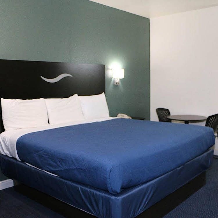 Royal Inn Dallas Northwest4