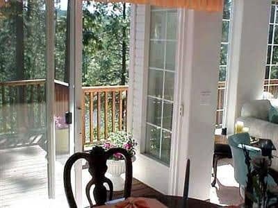 River Cove Elegant Waterfront Bed & Breakfast River Cove Elegant Waterfront Bed & Breakfast