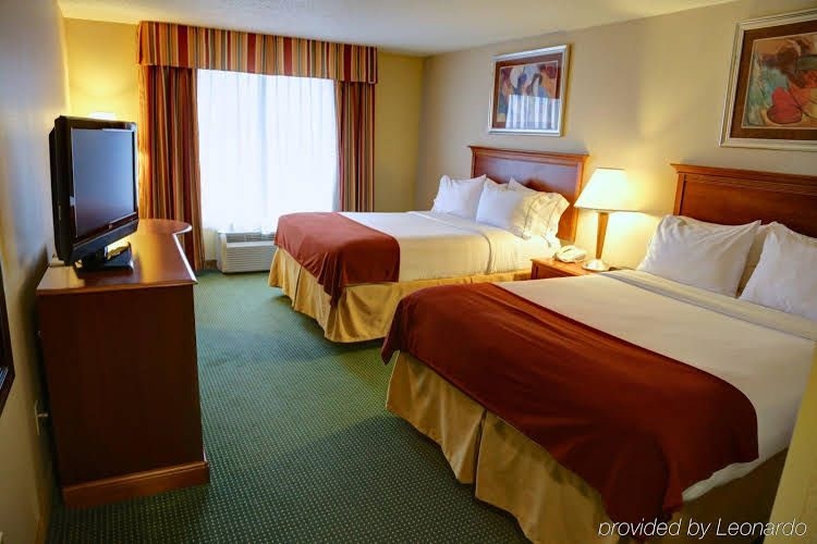 Holiday Inn Express Hotel and Suites Valparaiso1