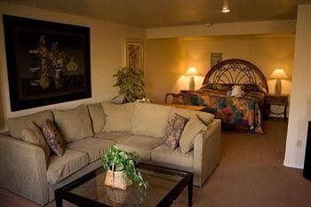 CCBC Resort Hotel - A Gay Men's Resort4