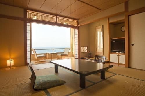 Japanese-Style Room with Sea View and Shared Bathroom