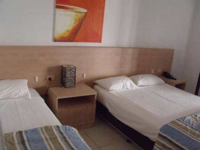Moffat Beach Motel