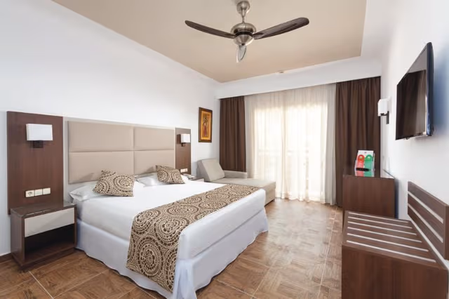 Double or Twin WITH DOUBLE BED