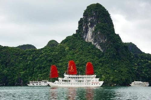 Syrena Cruises2