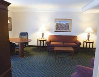 La Quinta Inn & Suites San Antonio Convention Cntr3