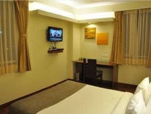 Whispering Palms Hotel, Jaipur Whispering Palms Hotel, Jaipur