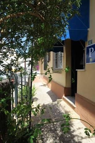 El Hostal0