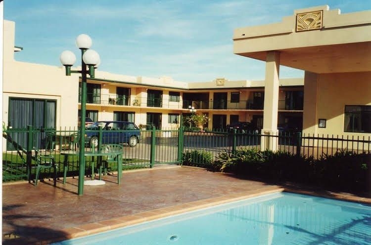 เดโค ซิตี้ มอเตอร์ ลอดจ์ (Deco City Motor Lodge)2