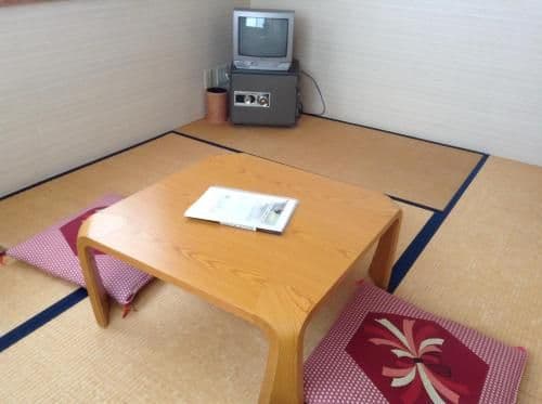 Basic Single Room with Shared Bathroom