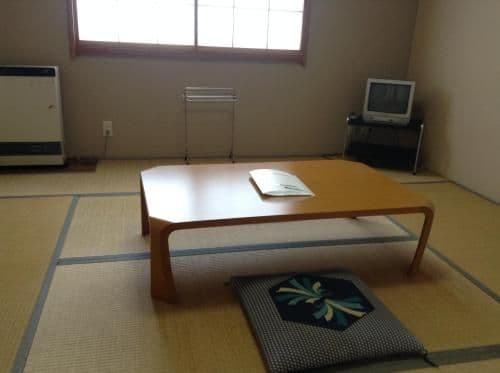 Basic Single Room with Shared Bathroom