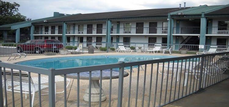 Camilla Inn & Suites4