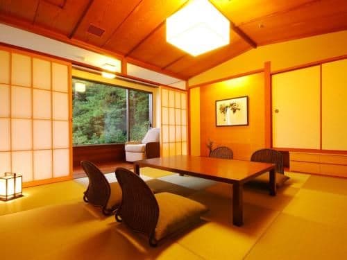 Superior Twin Room with Tatami Area - Breakfast and Seasonal Kaiseki Dinner Included