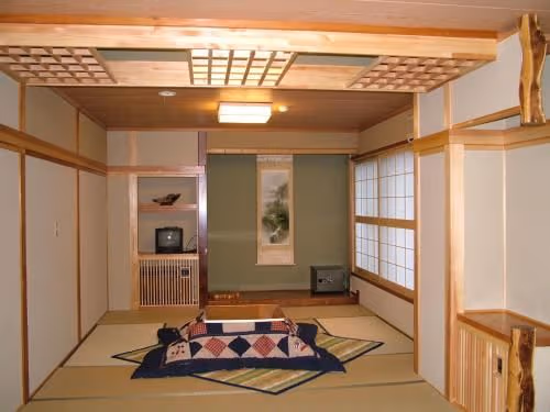 Japanese-Style Superior Room with Shared Bathroom (5 Adult)