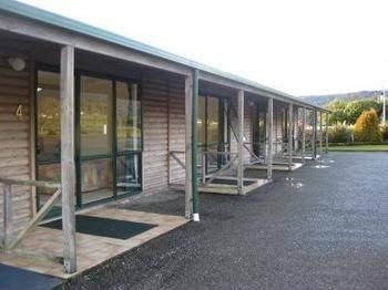 เรนฟอเรสต์ โมเทล (Rainforest Motel)1