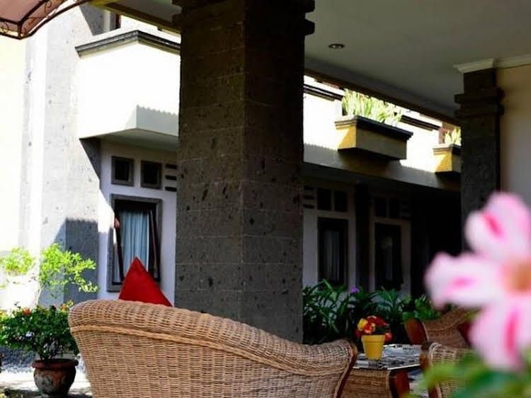Tanjung Sari Inn0