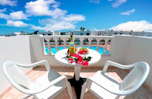 APARTMENT POOL VIEW