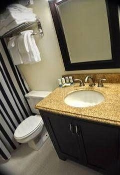 Coastal Palms Inn and Suites3