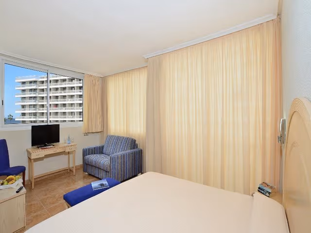 FAMILY ROOM STANDARD
