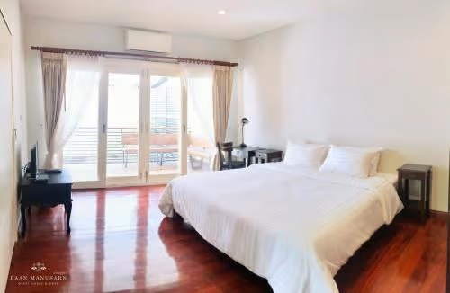 Deluxe King Room
