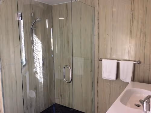 Two-Bedroom Chalet with Spa Bath