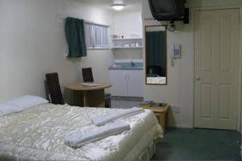 Kowhai & Colonial Motel1