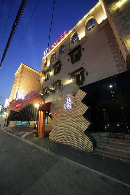 M Motel2
