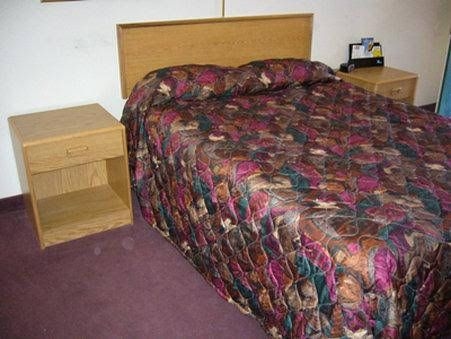Parachute Inn0