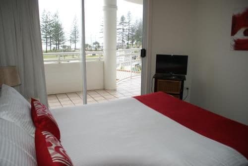 Deluxe Two-Bedroom Apartment with Spa Bath