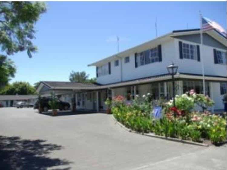Colonial Motor Lodge