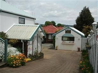 PURE Motel & Guest House0