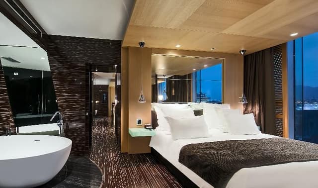 SUITE BAY VIEW