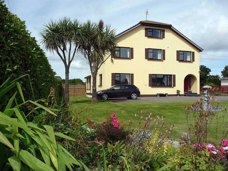 Cloverlawn B&B0