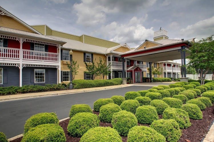 Centerstone Inn & Suites4