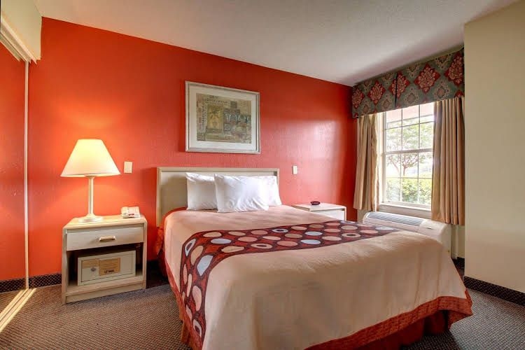 Centerstone Inn & Suites1