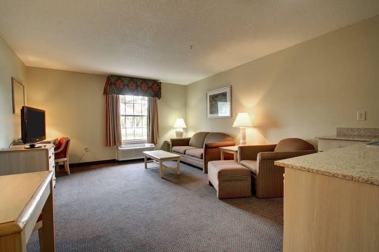 Centerstone Inn & Suites3