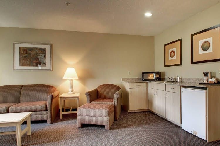 Centerstone Inn & Suites0