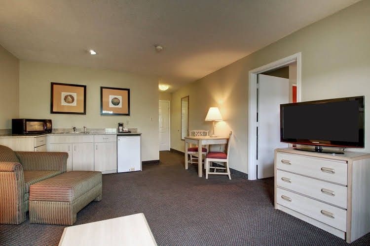 Centerstone Inn & Suites2