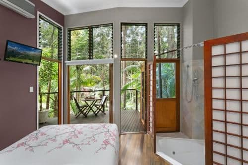Queen Room with Spa Bath (Adults Only)