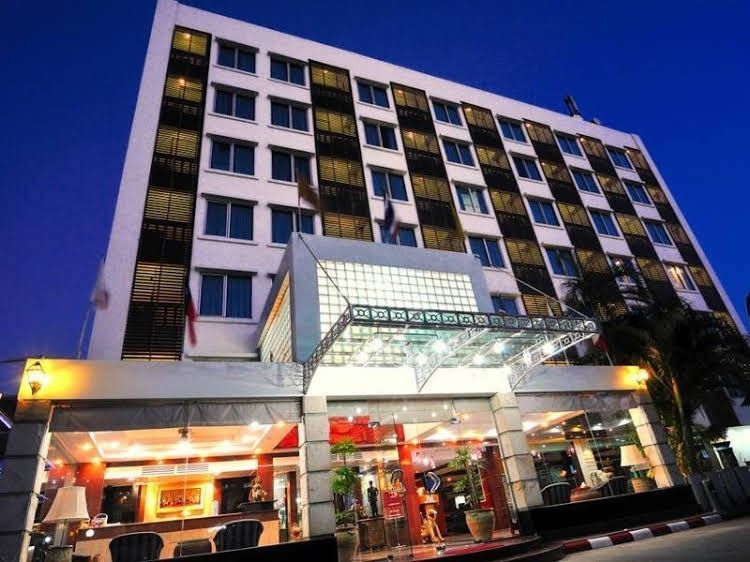 The Airport Hotel0