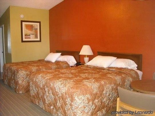 Tropicana Motel Bastrop2