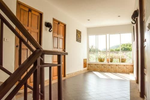 Apartment with Mountain View