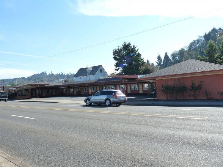 Columbia Inn3