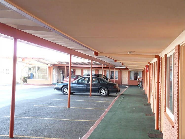 Columbia Inn4
