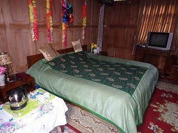 Alif Laila Group of Houseboats0
