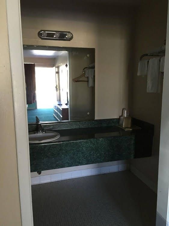 Budget Inn - McDonough1